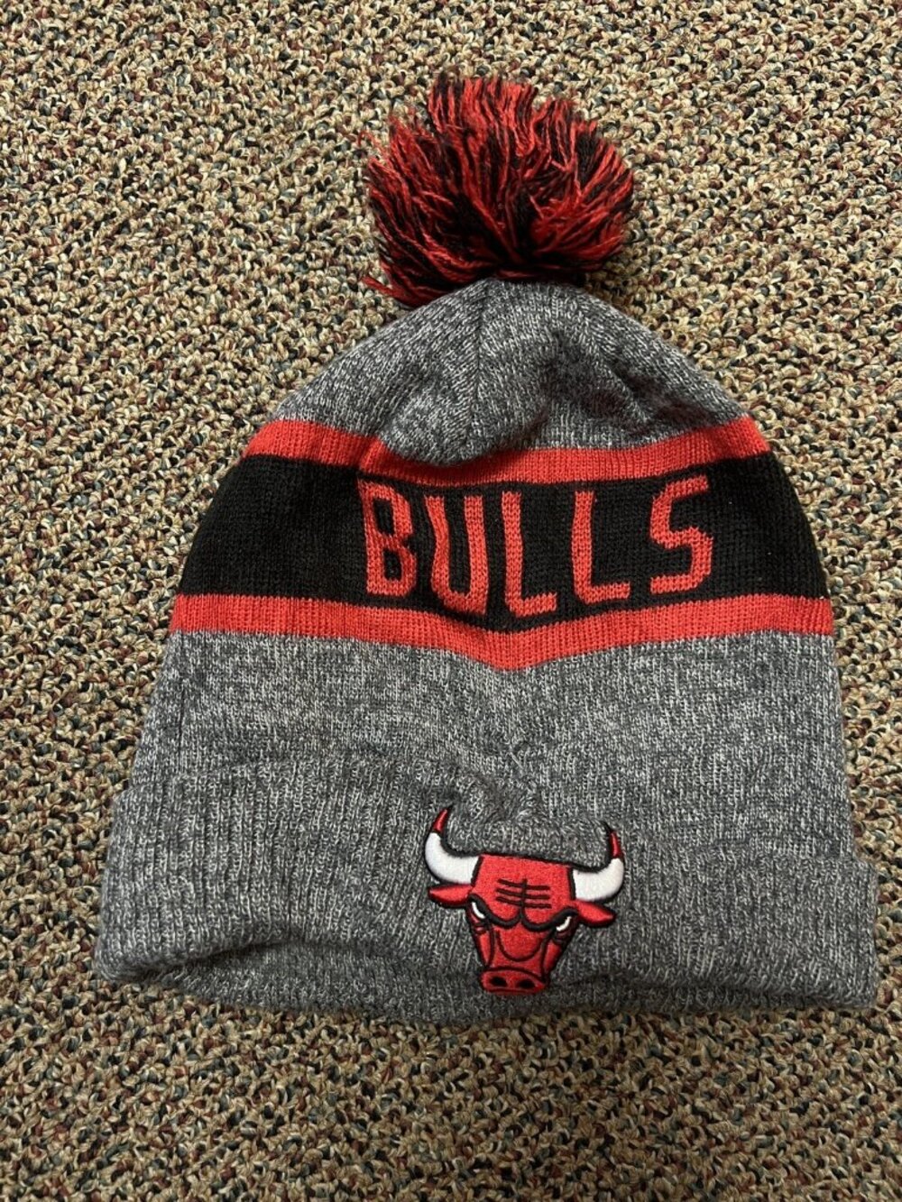 New Era Chicago Bulls Beanie Youth One Size Gray Red With Pom